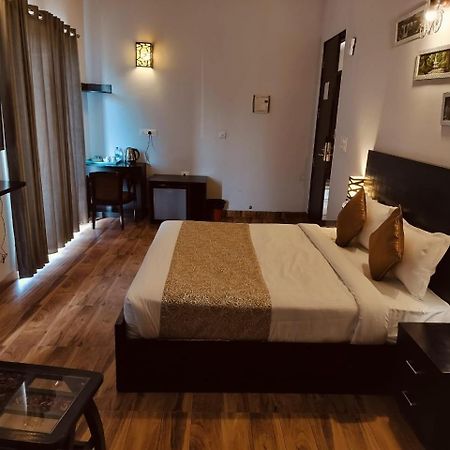 Pearl Suites At Omex Entrenity Vrindāvan 外观 照片