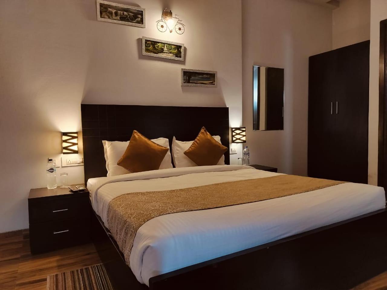 Pearl Suites At Omex Entrenity Vrindāvan 外观 照片