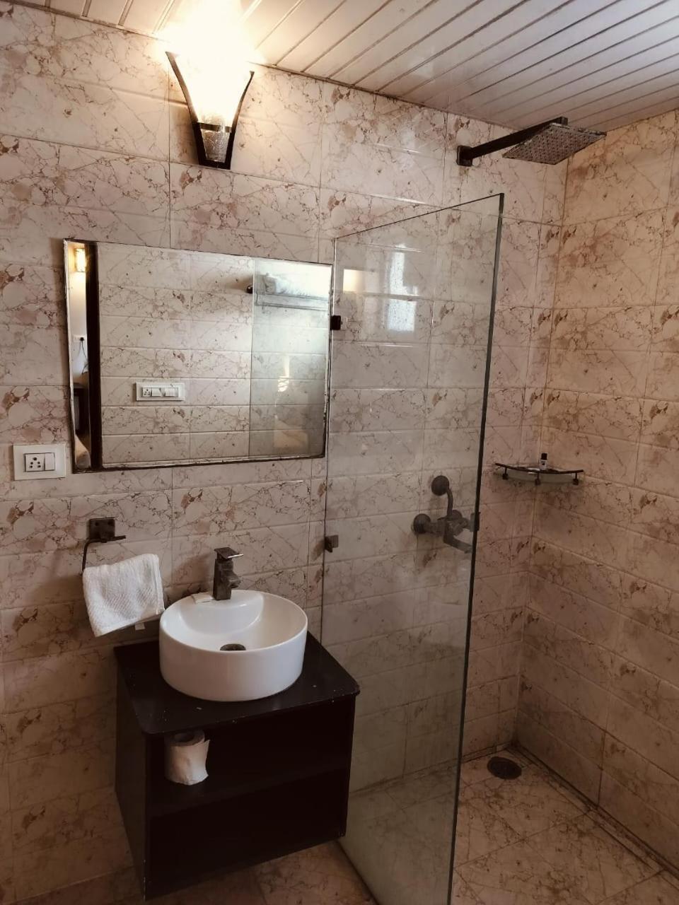 Pearl Suites At Omex Entrenity Vrindāvan 外观 照片