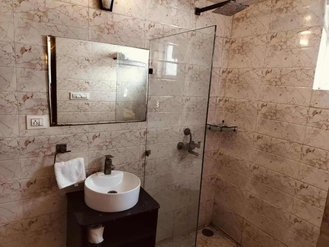 Pearl Suites At Omex Entrenity Vrindāvan 外观 照片