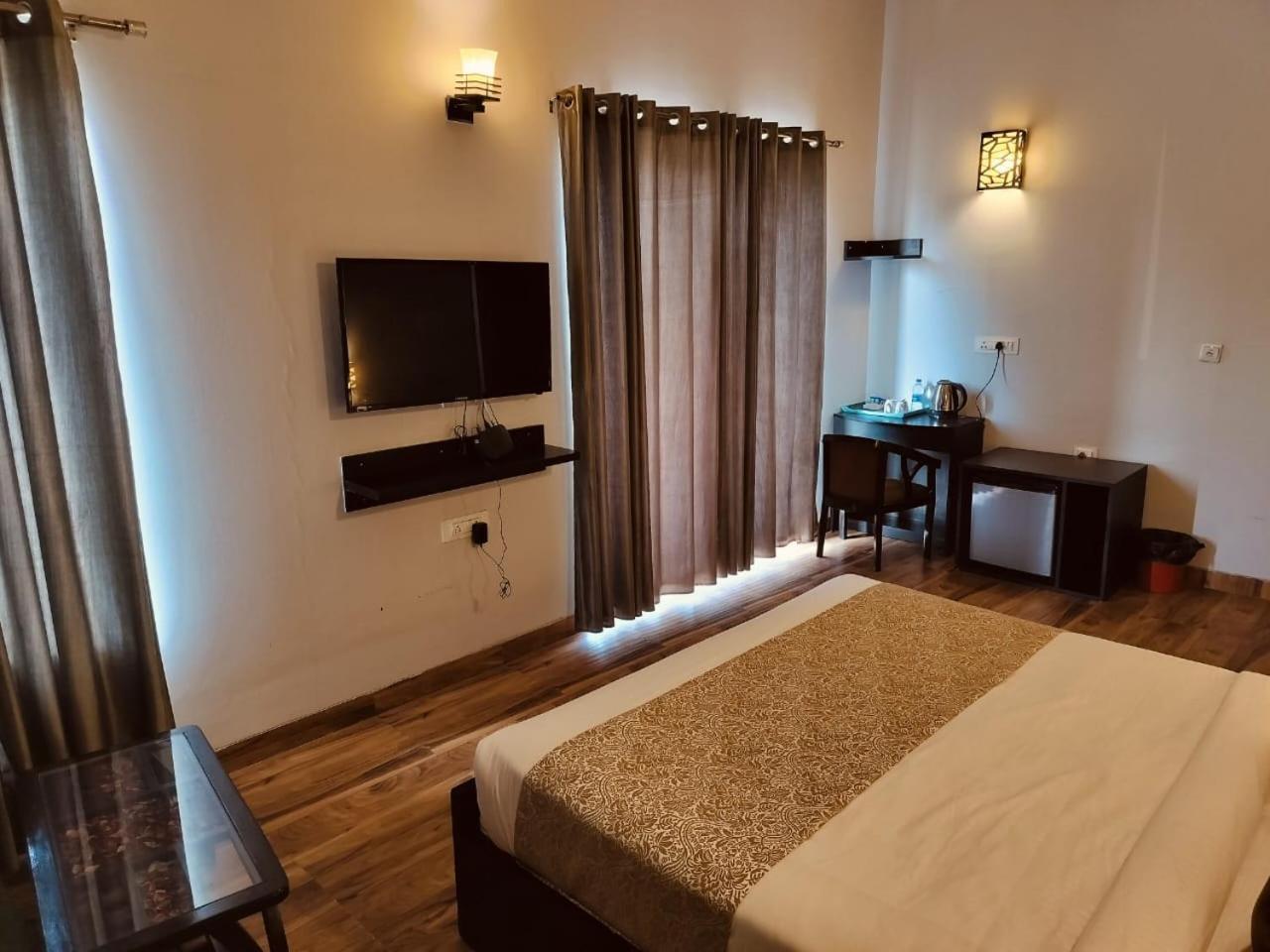 Pearl Suites At Omex Entrenity Vrindāvan 外观 照片