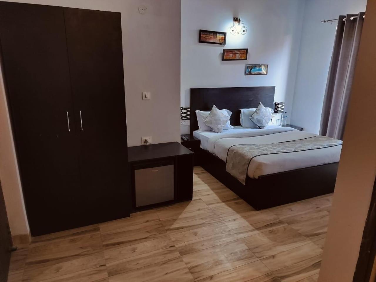 Pearl Suites At Omex Entrenity Vrindāvan 外观 照片