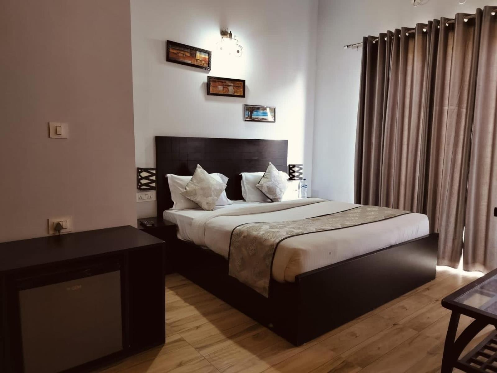 Pearl Suites At Omex Entrenity Vrindāvan 外观 照片