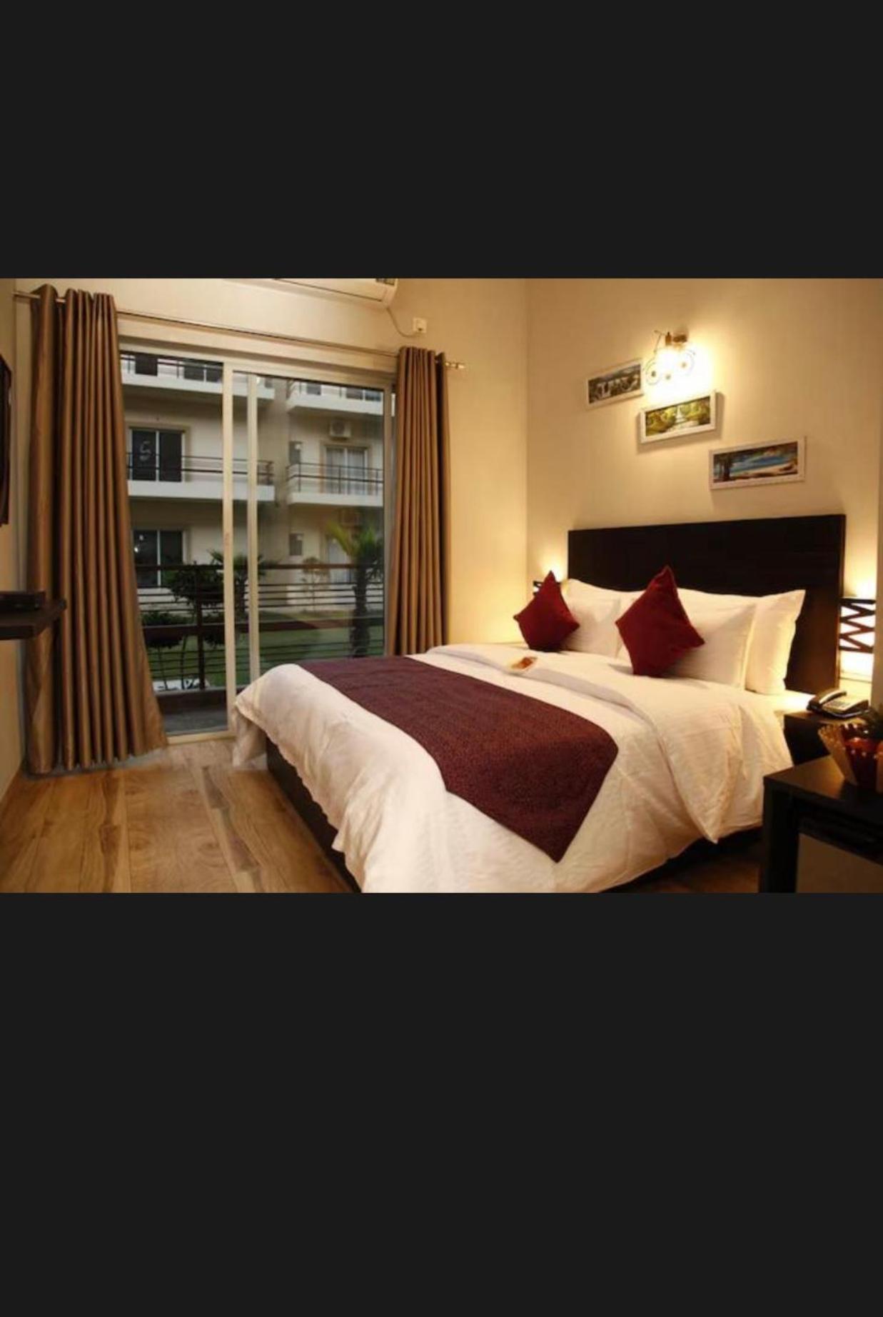 Pearl Suites At Omex Entrenity Vrindāvan 外观 照片
