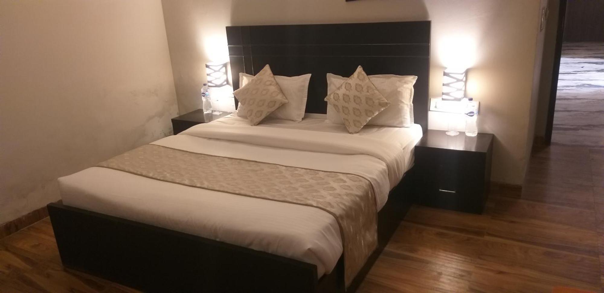 Pearl Suites At Omex Entrenity Vrindāvan 外观 照片