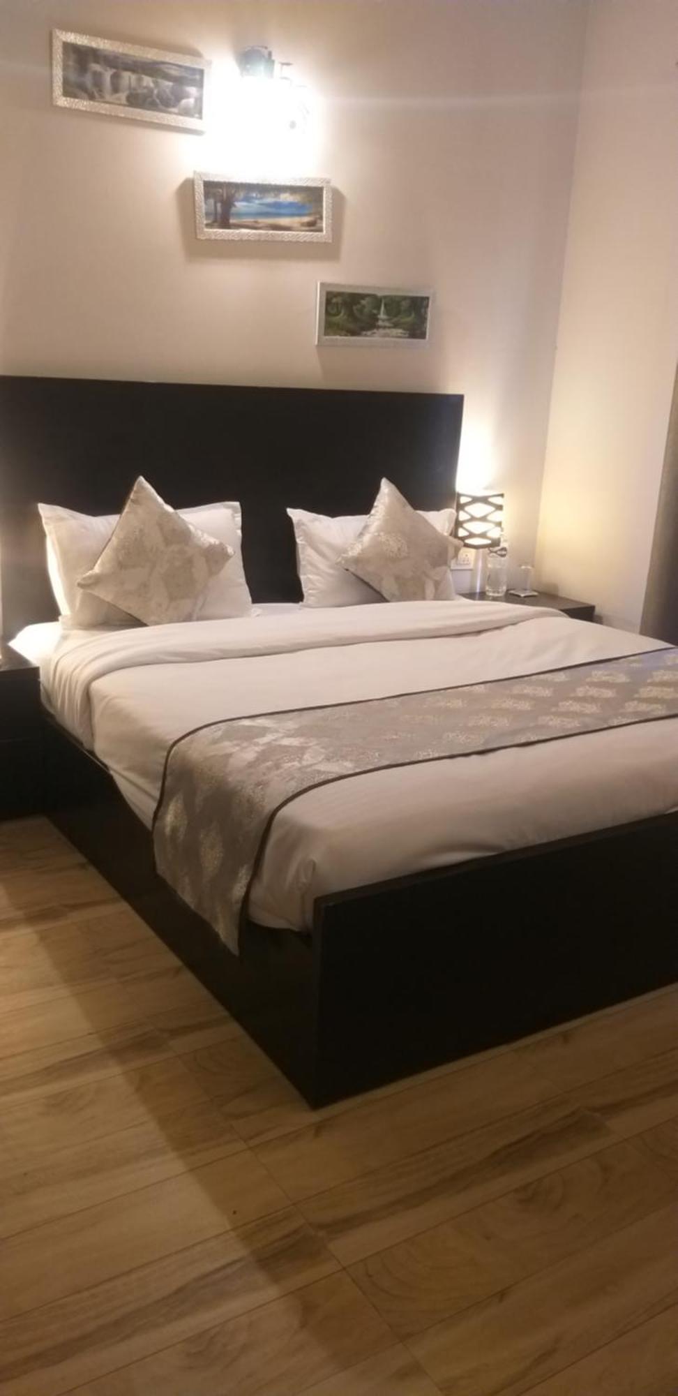 Pearl Suites At Omex Entrenity Vrindāvan 外观 照片
