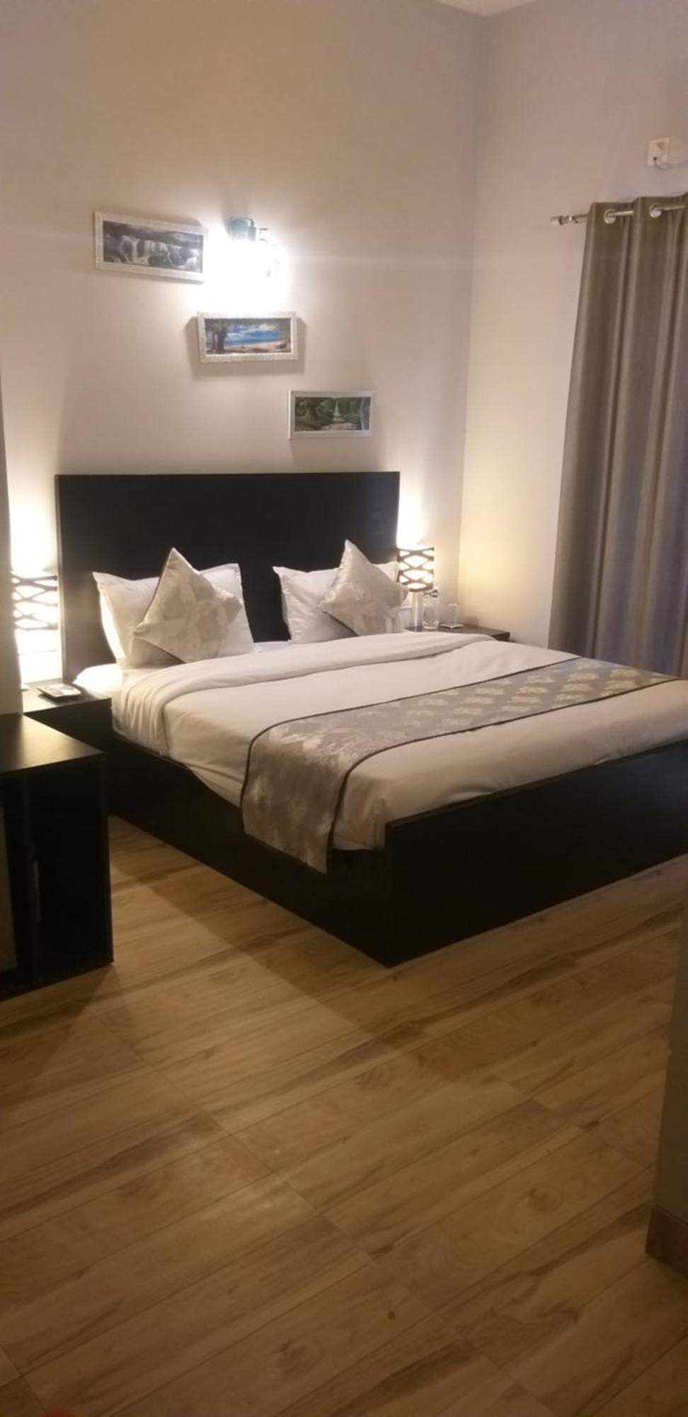 Pearl Suites At Omex Entrenity Vrindāvan 外观 照片