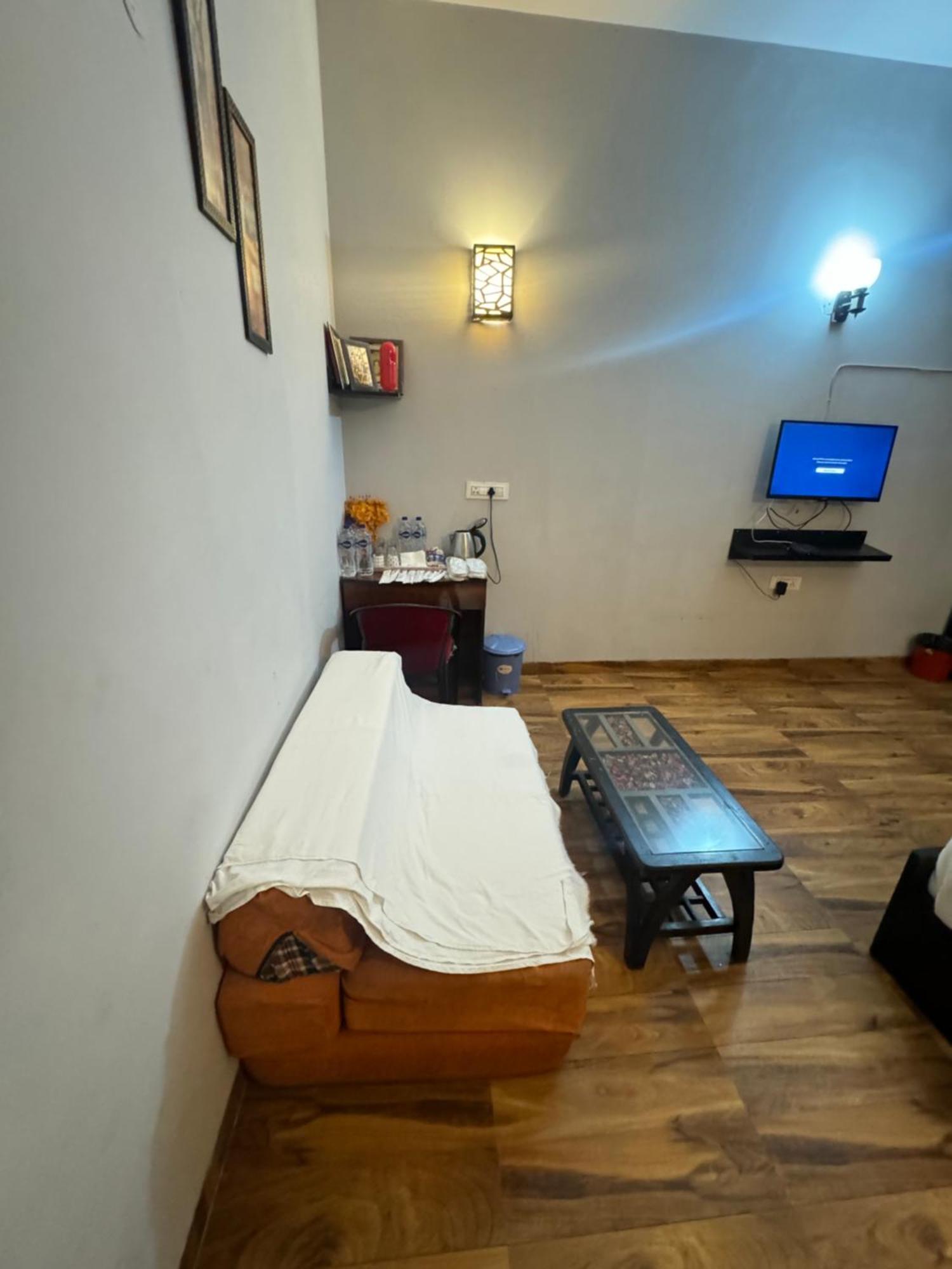 Pearl Suites At Omex Entrenity Vrindāvan 外观 照片